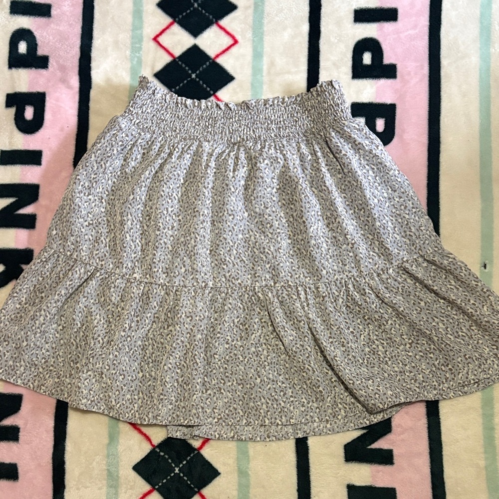 Chic Floral Mini Skirt in Cream